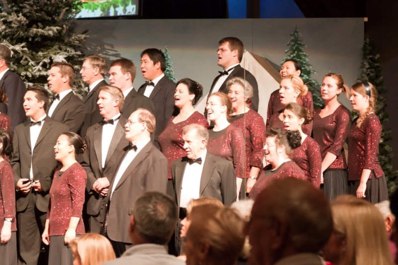 singingchrismastree201148.jpg